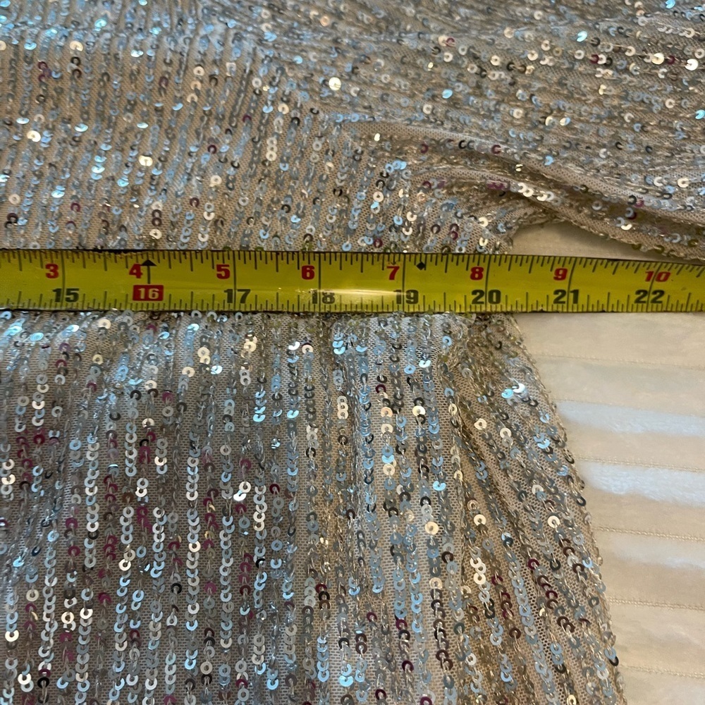 NWOT! CeCe Sequined Cold Shoulder Blouse white silver champagne size large - Picture 4 of 7